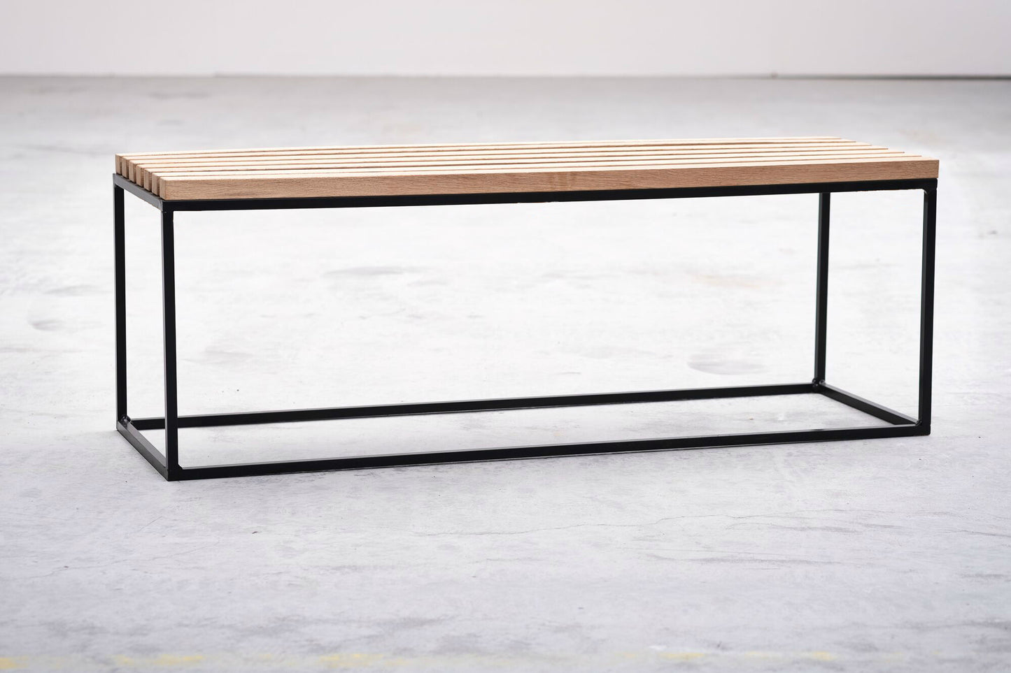 Bench matte-black